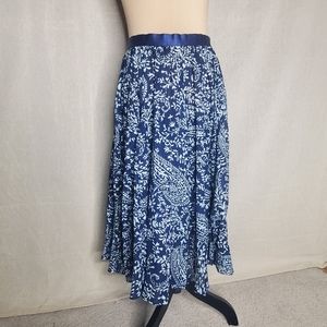 ♤ Girls from Savoy Blue and White Floral Flowy Skirt Size 6
